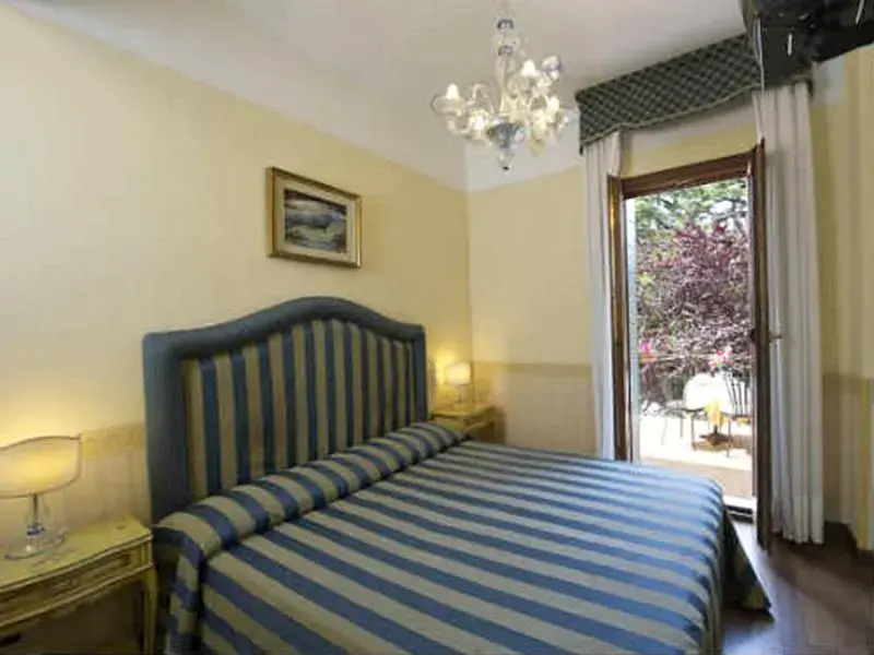 Standard Double room with balcony (full double bed)
