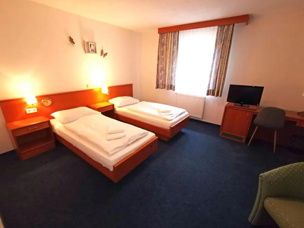 Standard Double room with balcony (full double bed)