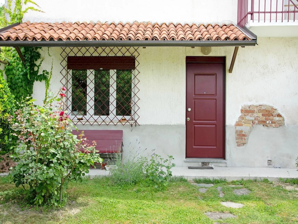Charming Vacation House in Countryside