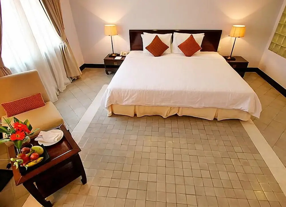 Deluxe Double room with balcony and with garden view (full double bed)
