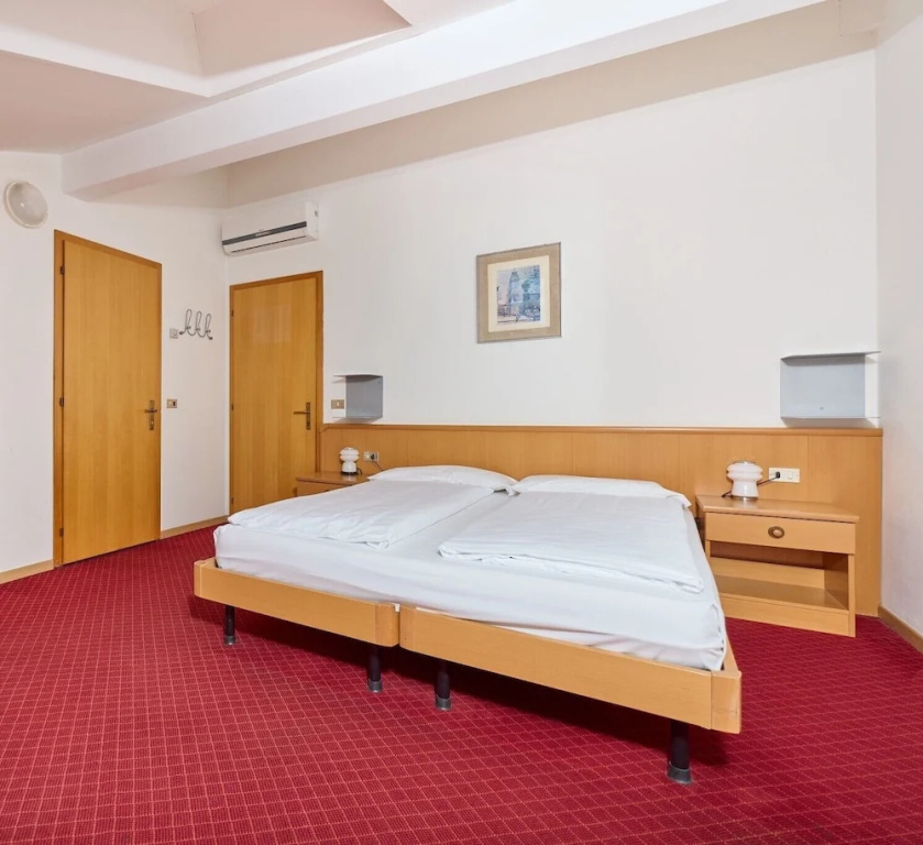 Economy room