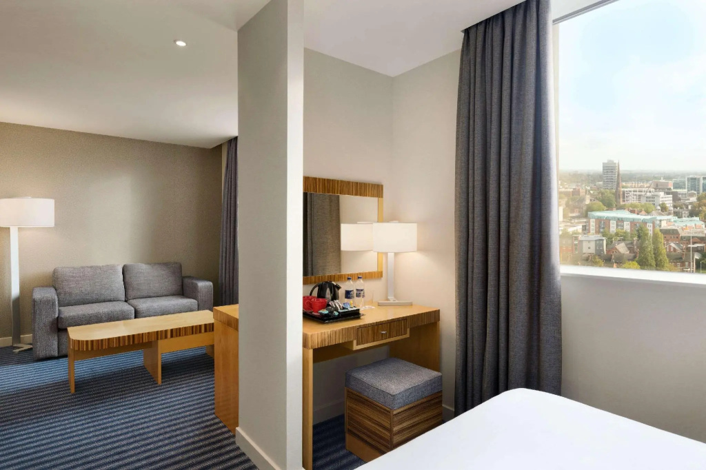 Ramada Hotel & Suites by Wyndham Coventry - Chambres