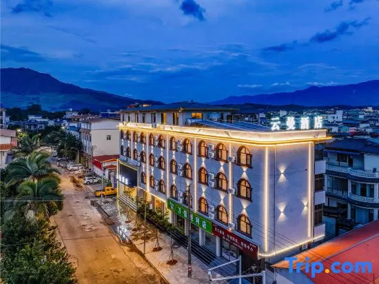 Yunman Hotel in Dehong
