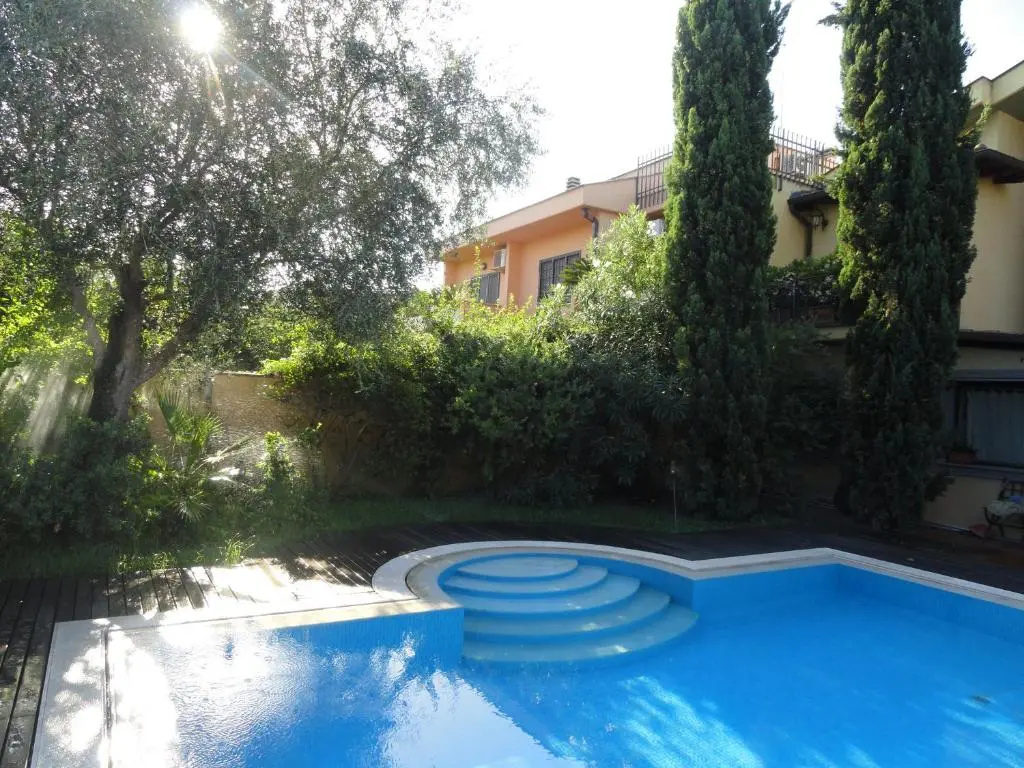 Standard room with pool view