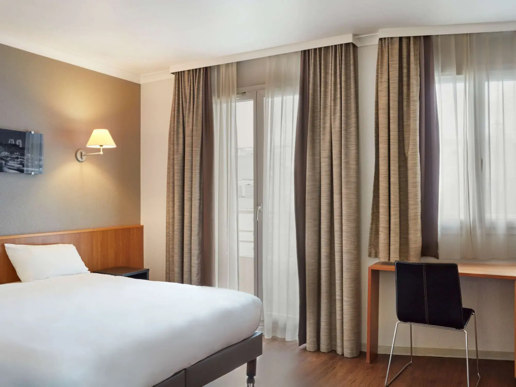 Отель Aparthotel Adagio la Defense le Parc в Курбевуе