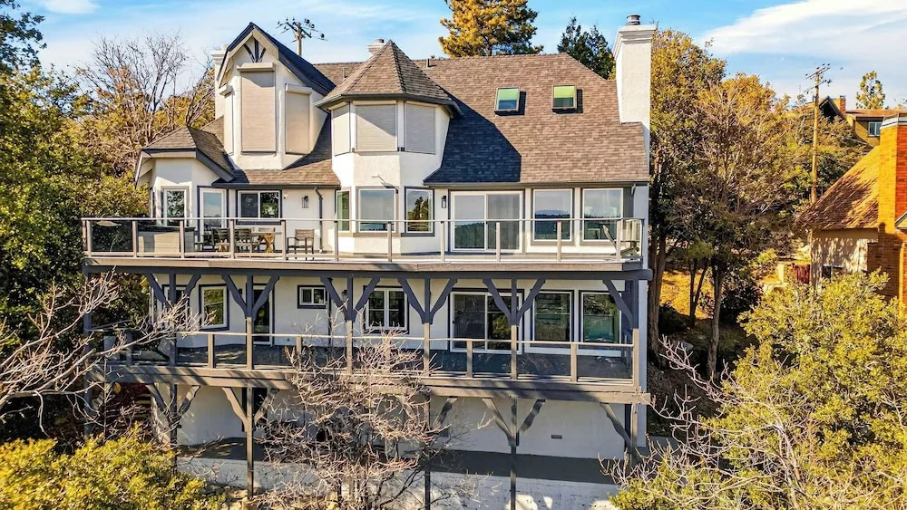 Matterhorn Vista by Avantstay Panoramic Views + Private Cinema + Glass-railed Deck + Near Trails and Village