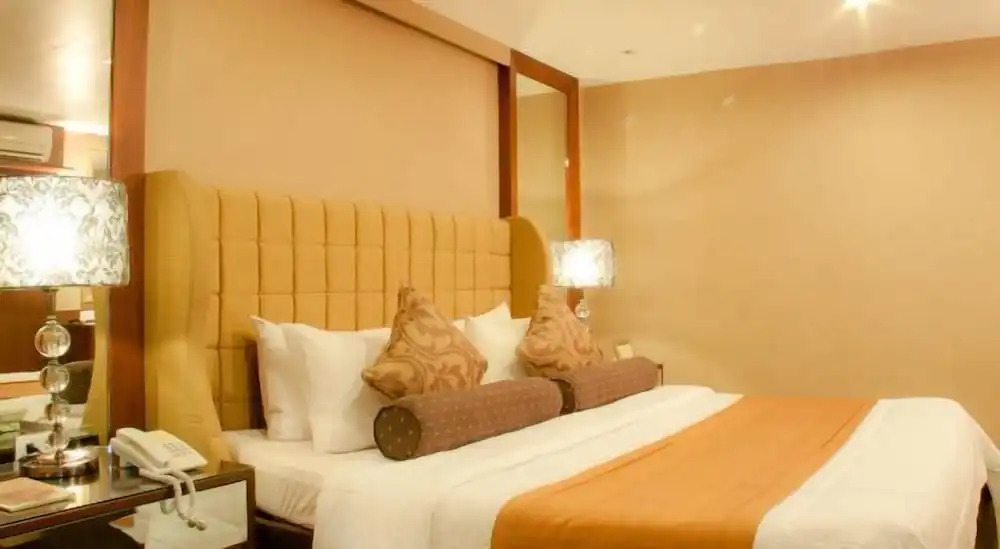 Royal Double Suite full double bed