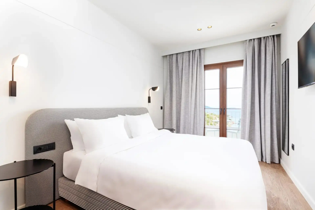 Deluxe room with sea view