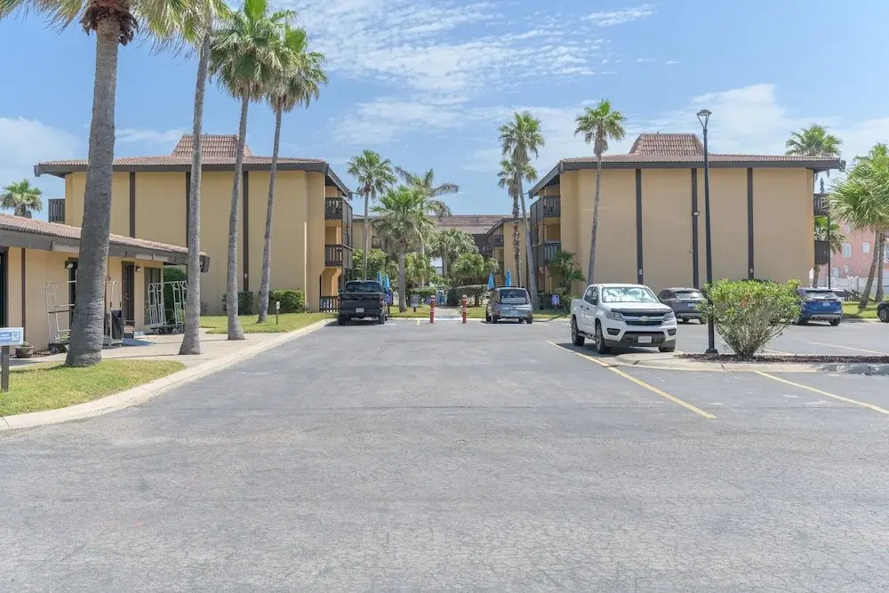 Tiki 204 - Standard 1br Condo W/ Balcony Sleeps 4 1 Bedroom Condo