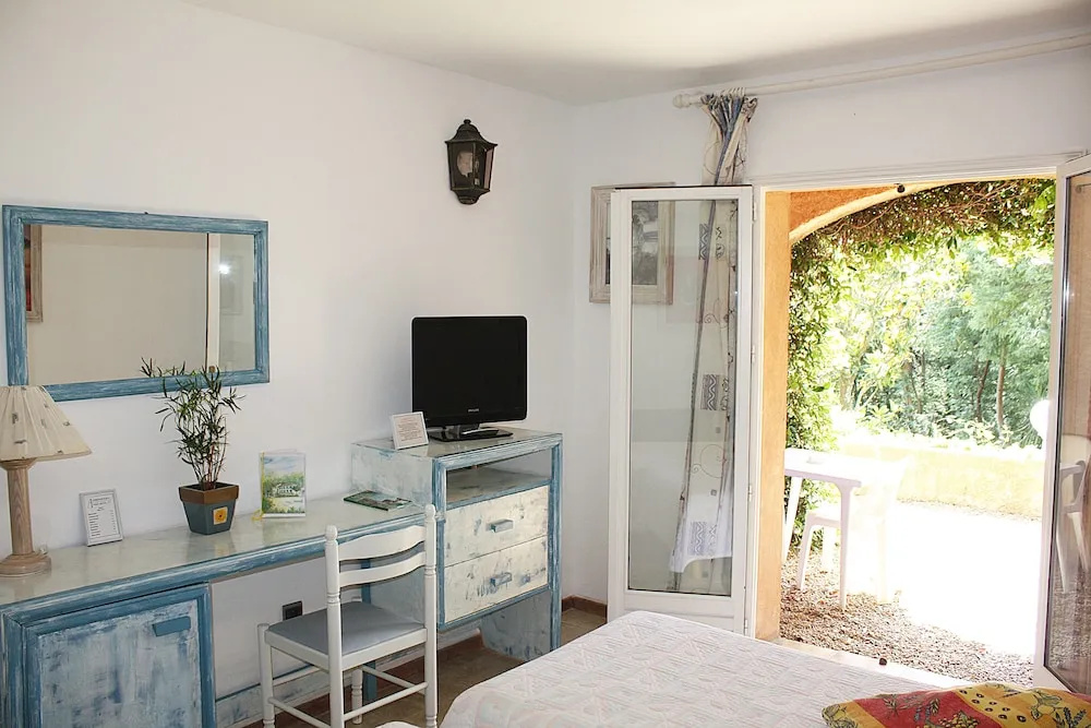 Standard Double Basement room (twin beds)