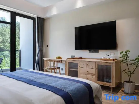 Standard Double room with balcony (full double bed)