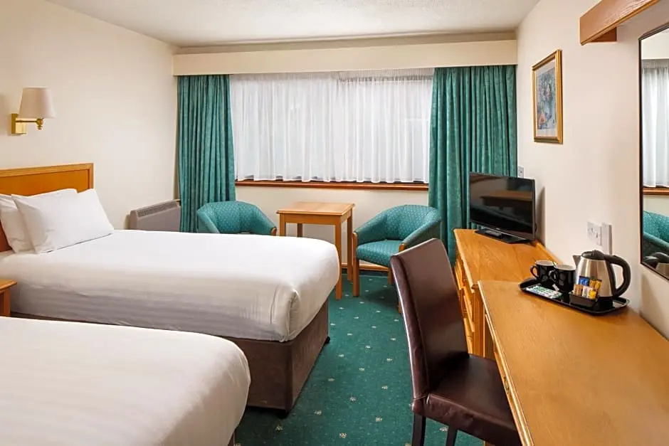 Mercure Livingston Hotel - Tap to explore photos