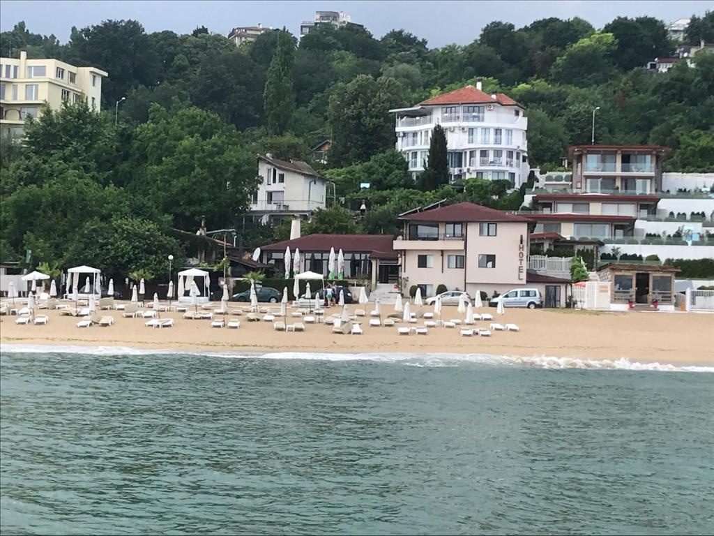 Beach & Waterfront