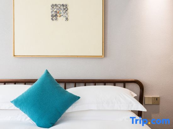 Standard Double room with courtyard view (full double bed)