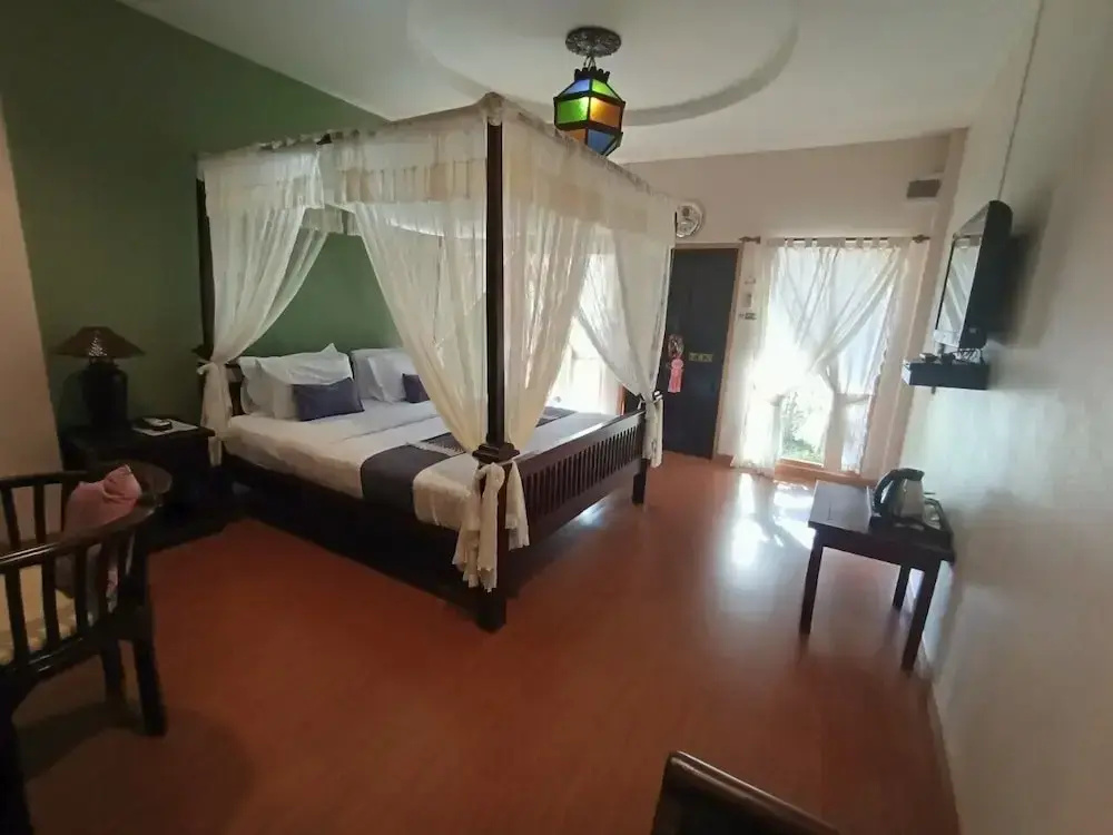 P Paradise Hotel - Chambres