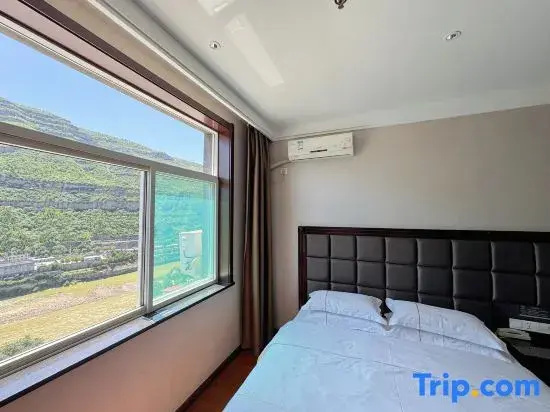 Deluxe Double room with river view (twin beds)