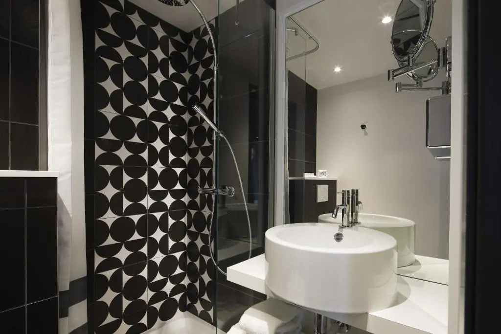 Deluxe Double room (full double bed)