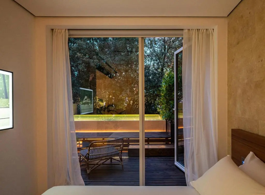 Superior Double room with pool view (full double bed)