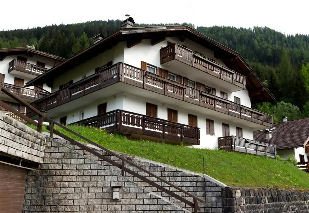 1 Bedroom Apartment with mountain view
