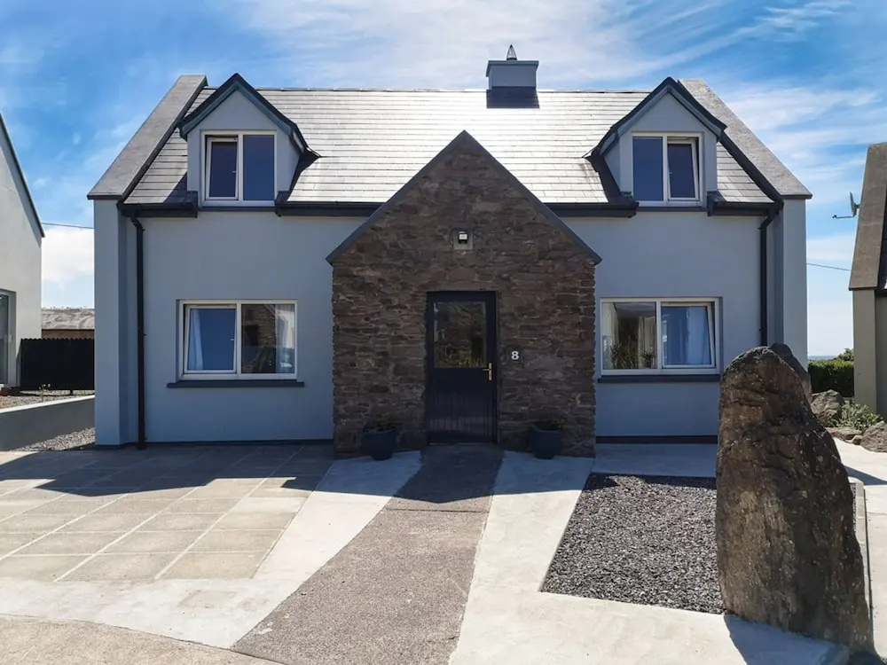 4 Bedroomed Holiday Home Close to the Beach