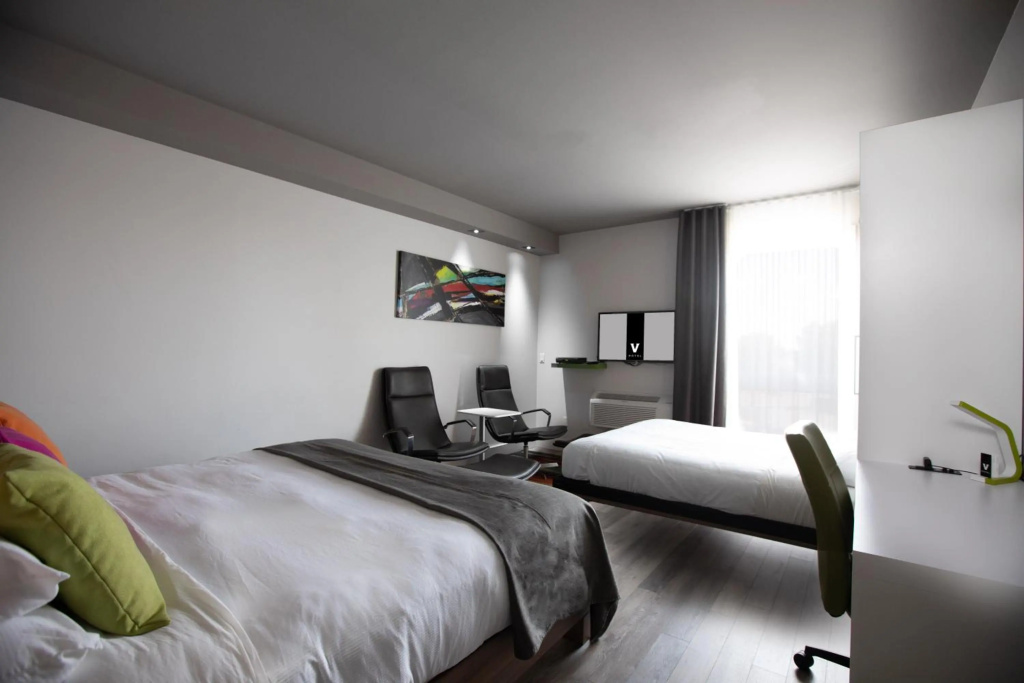 Hotel V — 4