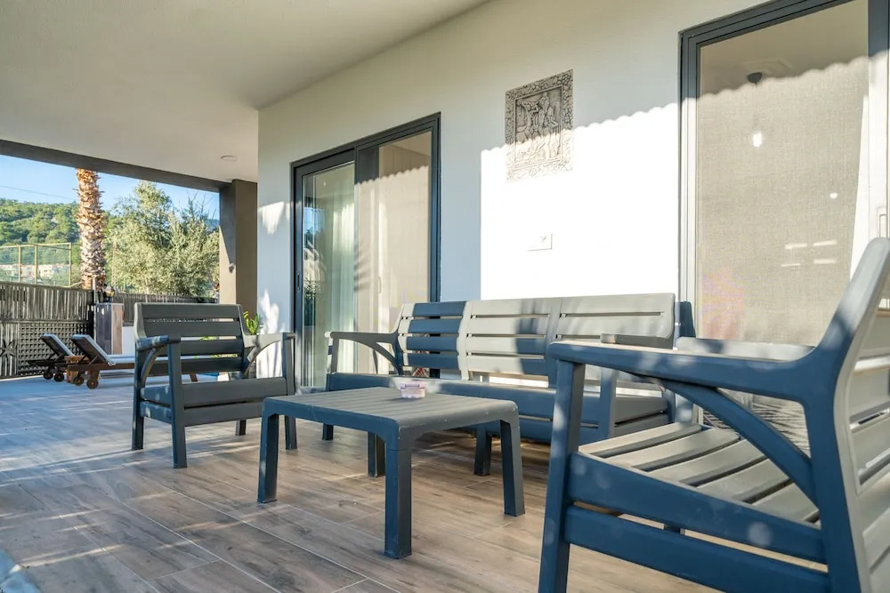 Villa London