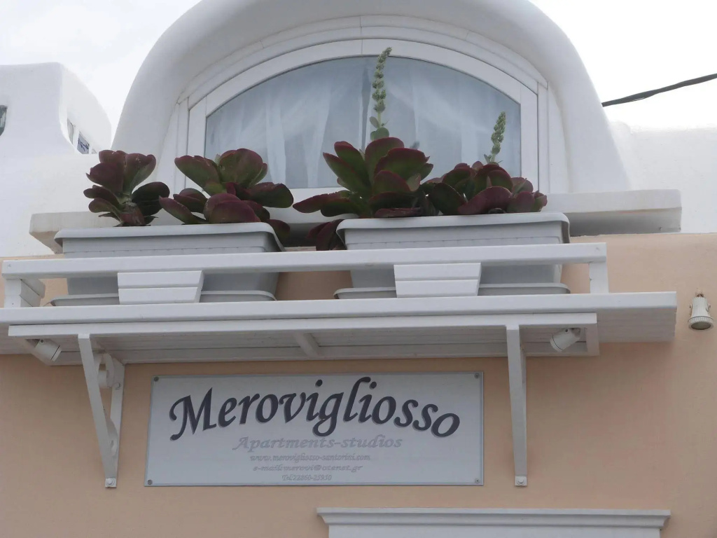 Merovigliosso Studios and Apts.