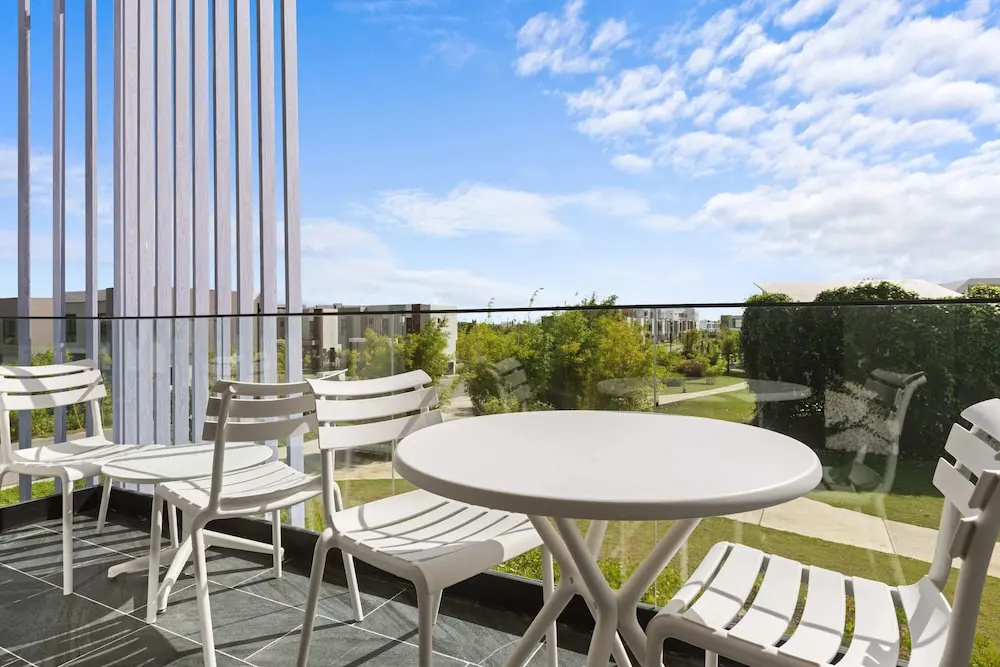 NOK Modern 1BR Apartment With Terrace in Vistacana