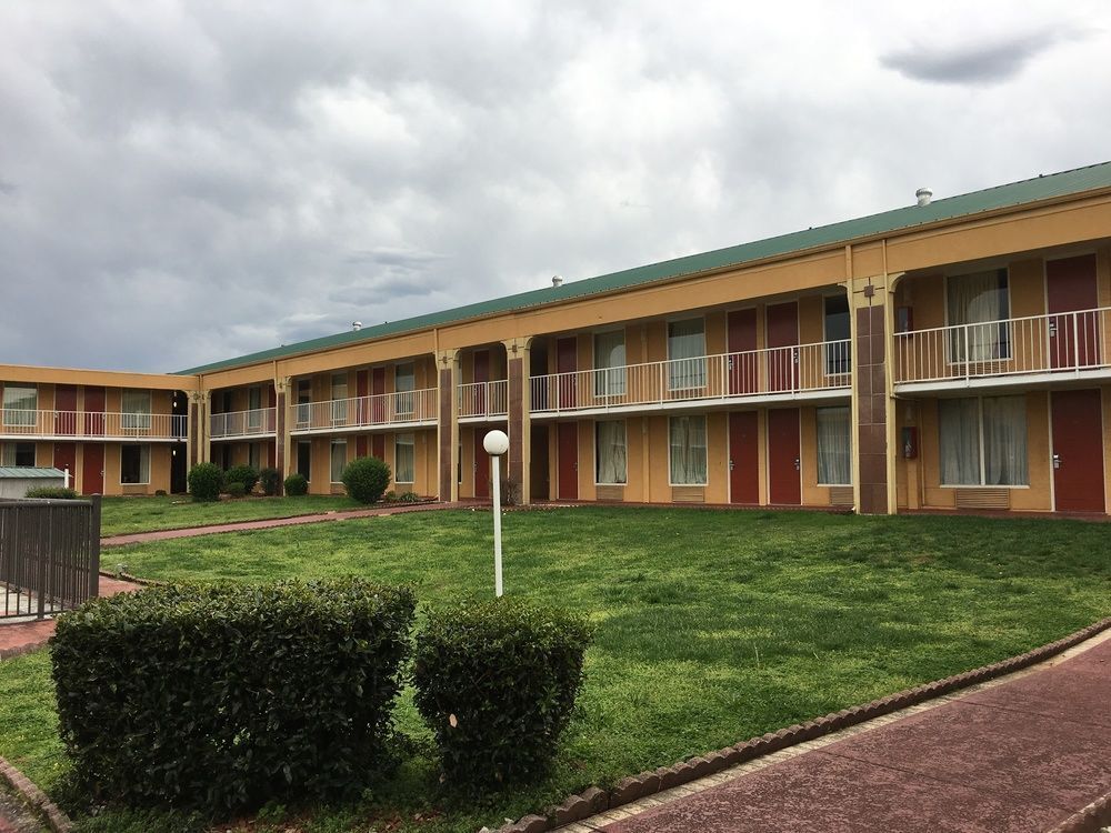 Days Inn Alcoa Knoxville Airport image