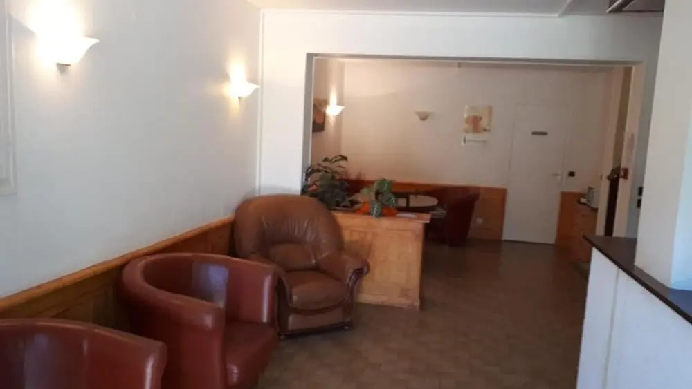 Lobby & Reception