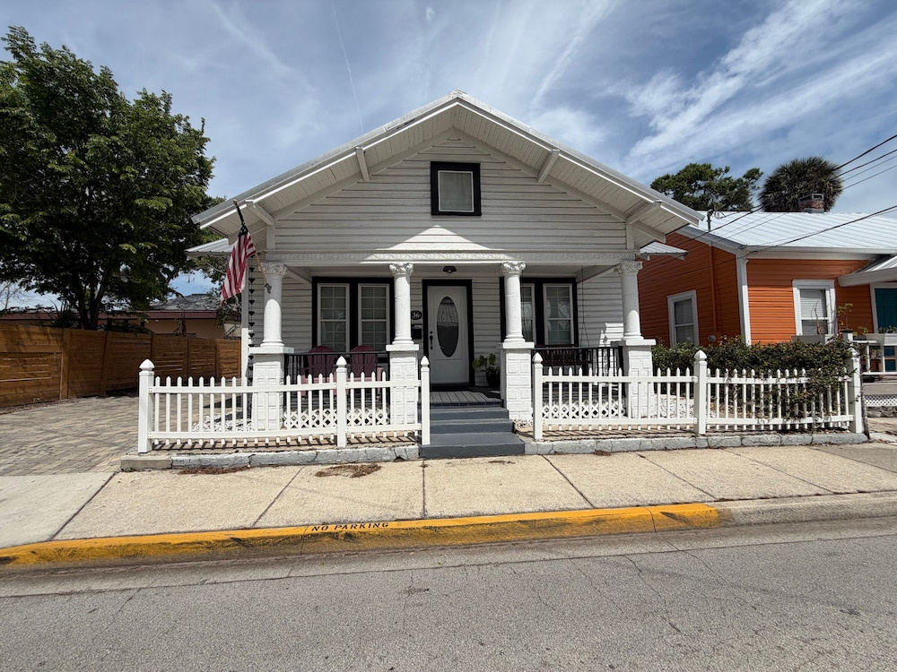 Pet -friendly Home Walking Distance to Down St Augustine