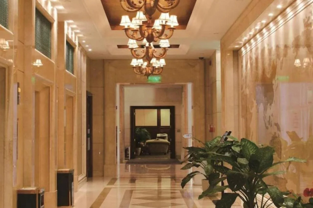 Lobby & Reception
