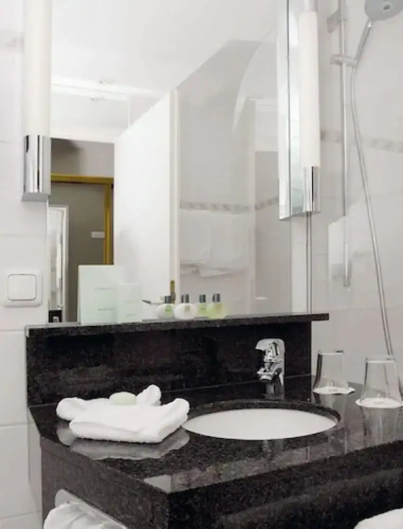 Standard Double room with partial sea view (full double bed)