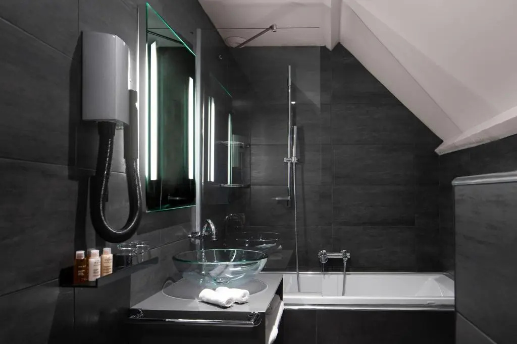 Lyric Hotel Paris 71