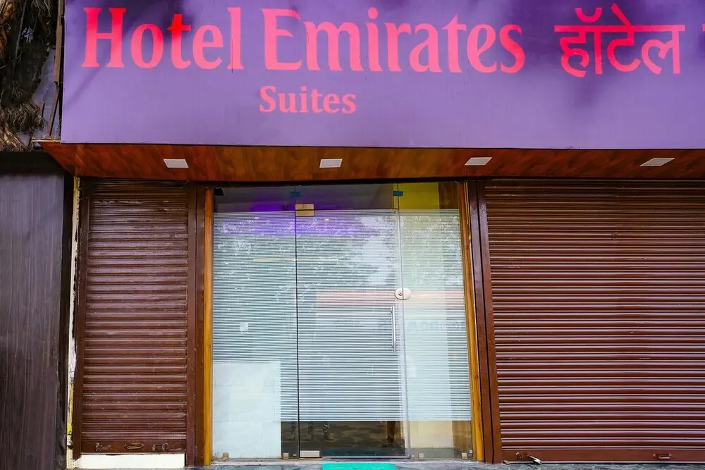 FabExpress Emirates Suits