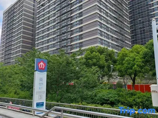 SLOW HOTEL Manyu Art Space Boutique Apartment (Dongda Jiulonghu Campus Subway Station)