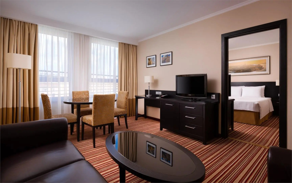 2 Bedrooms Double Suite with city view full double bed