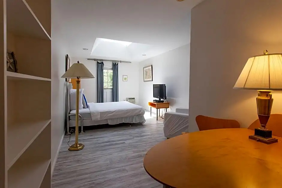 2 Bedrooms Luxury Quadruple Suite
