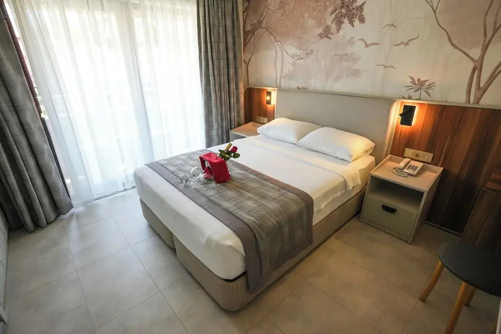 Standard Double room with balcony (full double bed)