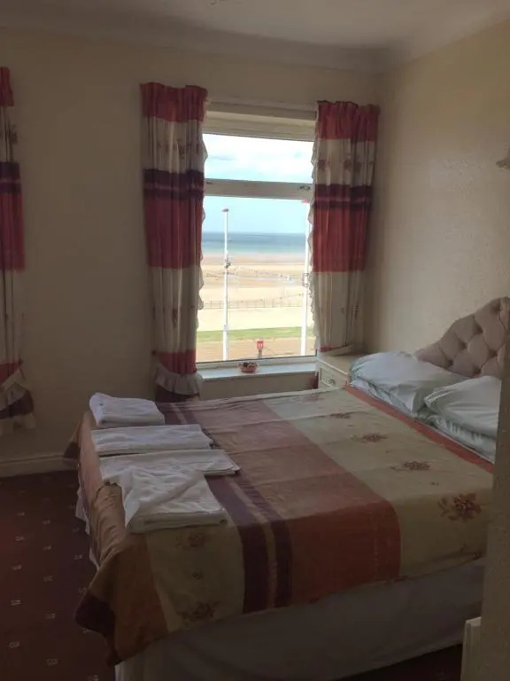 Standard Double room with sea view (full double bed)