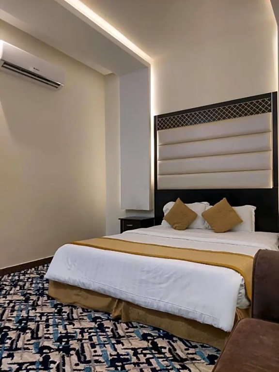 Deluxe Studio