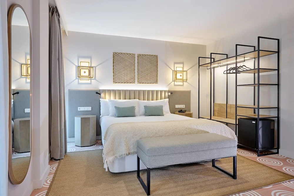 Double room (full double bed)