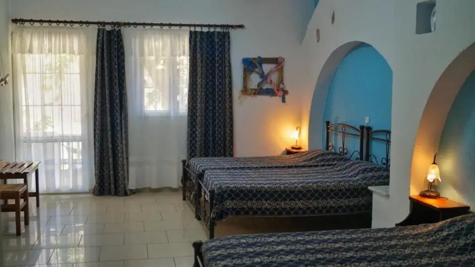 Standard Triple room