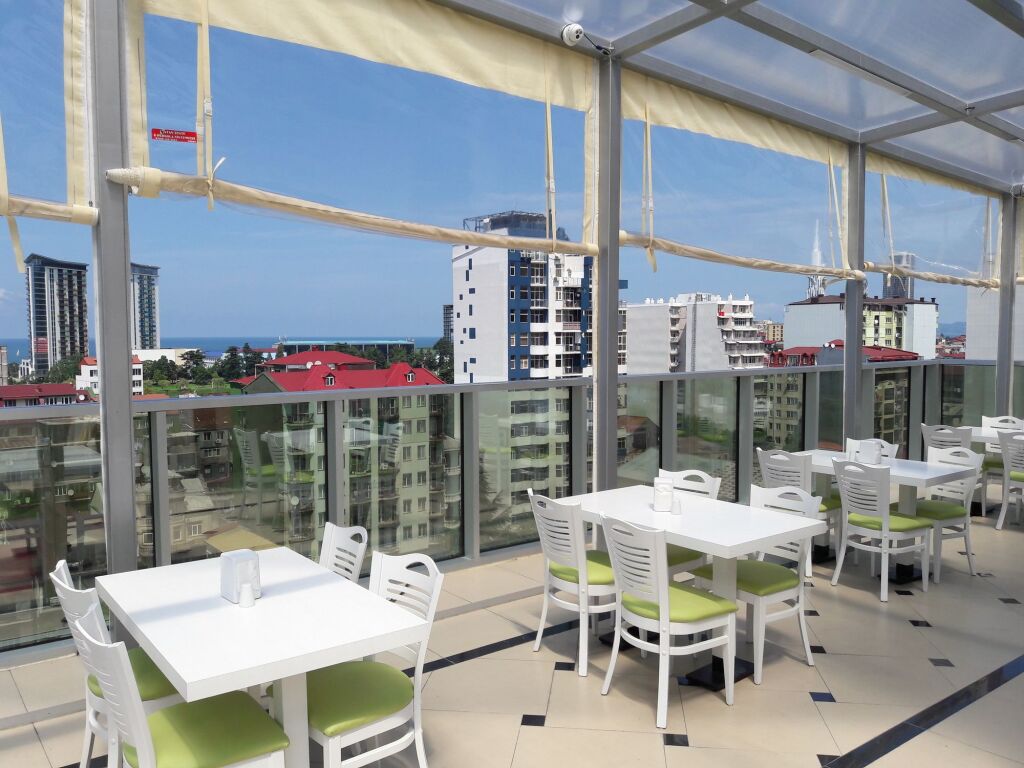 Грин 4. Грин гласс батуми. green glass hotel. the glass hotel.