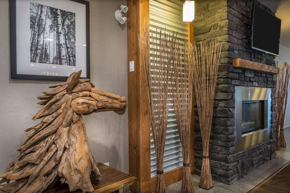 Timber Ridge Inn and Suites - фото 33