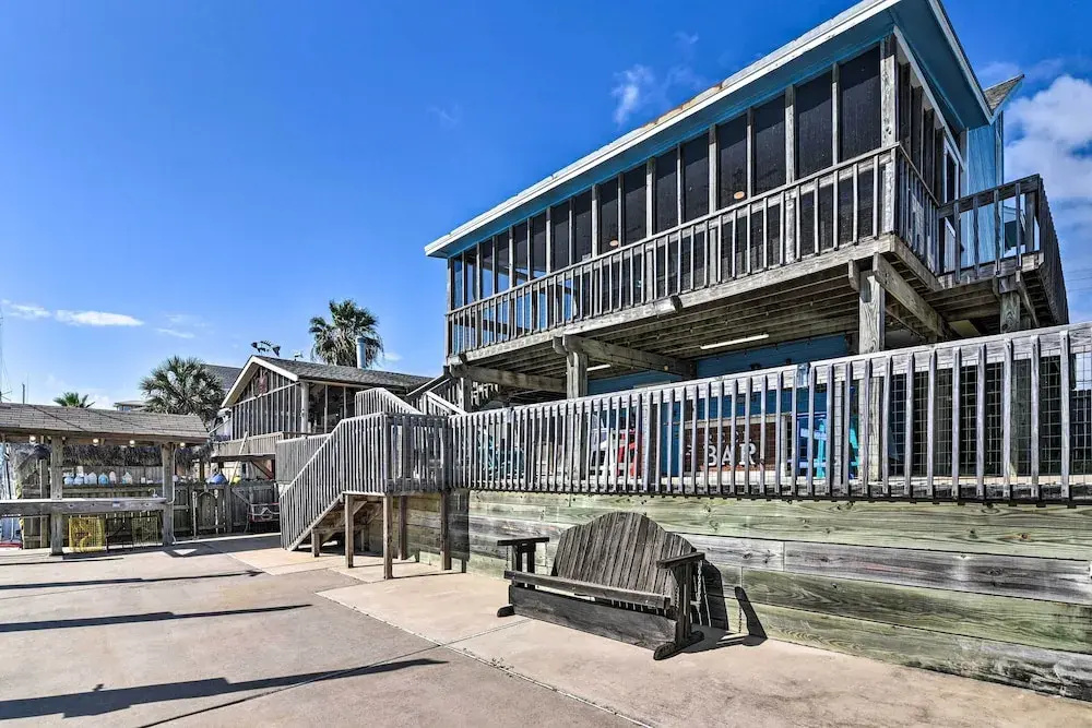 Freeport Home w/ Boat Dock < 2 Mi to Beach!