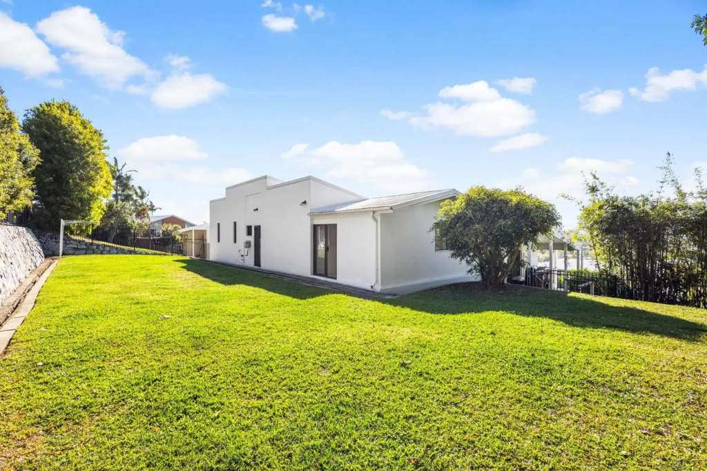 The Pool House Coolum Beach