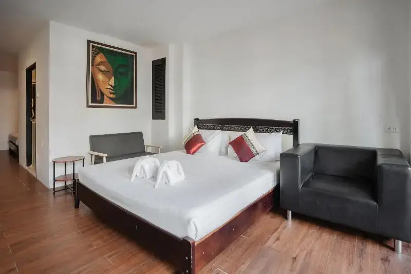 Семейный номер Standard с балконом в Club Bamboo Boutique Patong Beach Resort