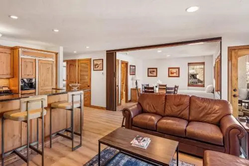 Shadowbrook 205