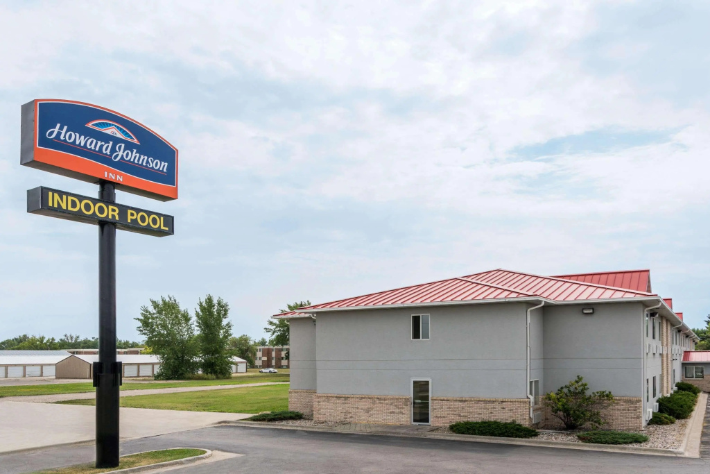 Howard Johnson by Wyndham West Fargo